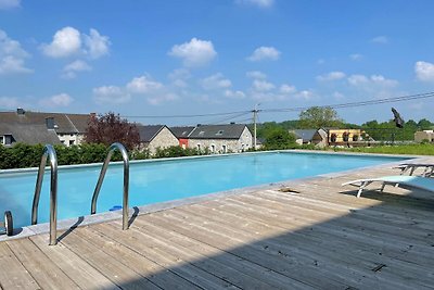 Casa in pietra a Hamoir con piscina privata