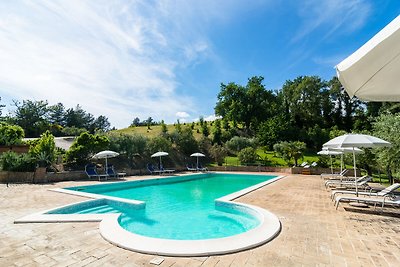 Farmhouse in Perugia with Jacuzzi, Swimming P...