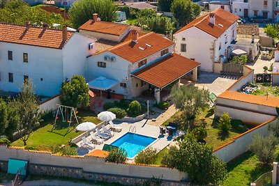 Boutique-Ferienhaus mit Pool in Šegotici