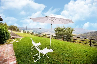 Splendida villa con piscina in comune a...