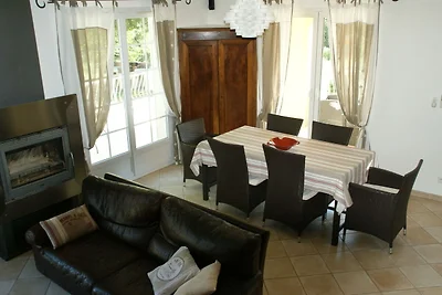 Villa con bellissimo giardino recintato