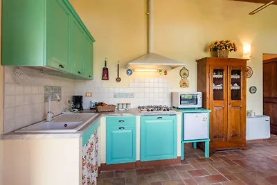 Geräumiges Ferienhaus in Cagli mit Garten
