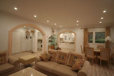 Luxuriöse Villa mit eigenem Pool in Les Rotes