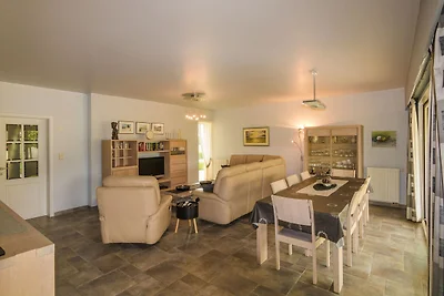 Moderna casa vacanze con piscina