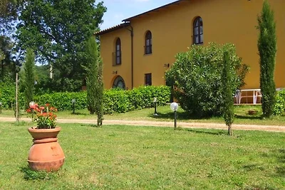 Splendido agriturismo con piscina in comune