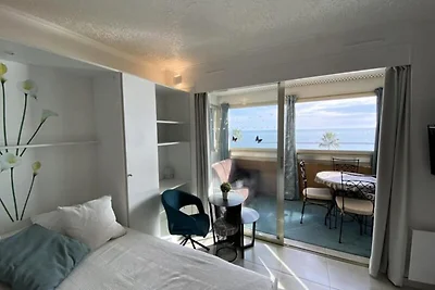 Mooie studio met uitzicht op zee