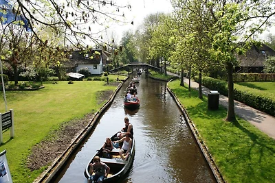 Chalet con due bagni e uno sloop, a Giethoorn