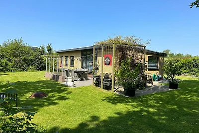 Schöner Bungalow mit großem Garten