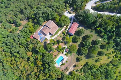 Landhaus mit Pool auf 700 Meter