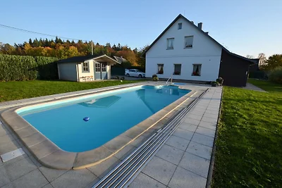 Ampia villa con piscina