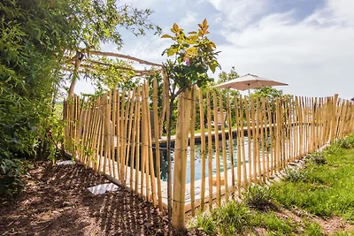 Moderna casa vacanze con piscina