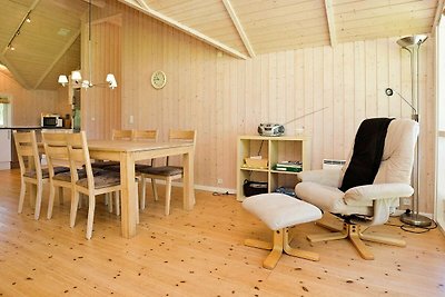 Modernes Ferienhaus in Højby mit Whirlpool