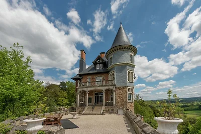 Beeindruckendes Schloss in Spa mit Schwimmbad