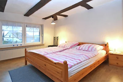 Helle Ferienwohnung in Leuderode am Waldrand