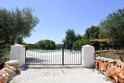 Trullo Ferienhaus mit Poolanlage in...