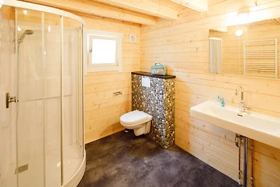 Lodge di legno con terrazza, a Veluwe