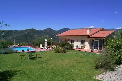 Villa in Soldano mit Schwimmbecken