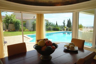Luxuriöse Villa mit privatem Pool