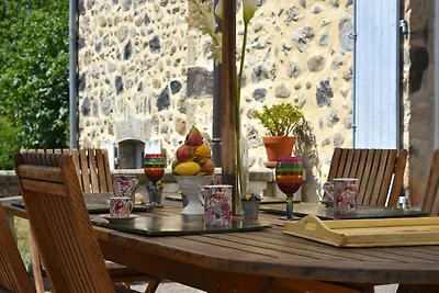Ruhiges Ferienhaus mit Pool in Ardèche