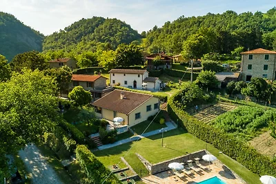 Schönes Cottage in Dicomano mit Pool
