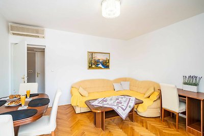 Apartment Klaudia - Two Bedroom Apartment wit...