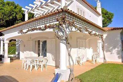 Komfortables Ferienhaus in Vilamoura mit Pool