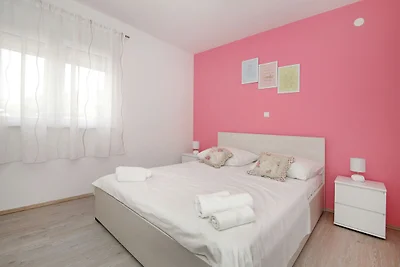 Moderne Ferienwohnung in Meeresnähe in Kaštel...