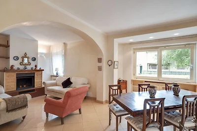Einladende Villa in Lanzo d "Intelvi mit Bibl...