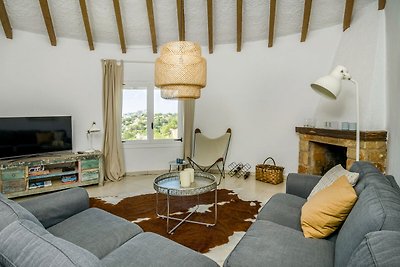 Villa im Ibiza-Stil in Moraira mit privatem P...