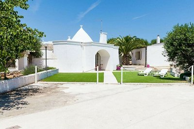 Villa in Brindisi mit Schwimmbecken