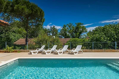 Casa moderna con piscina vicino alla spiaggia