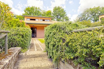 Schönes Ferienhaus in Sorano mit Pool