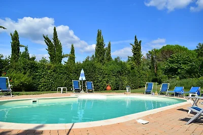 Moderna casa vacanze a Vinci con piscina