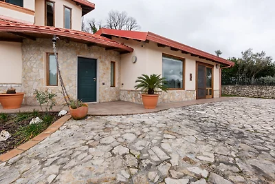 Villa mit Talblick und Sprudelbad