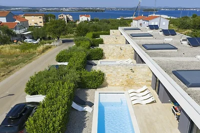 Villa in Kraj, Tkon mit Schwimmbecken
