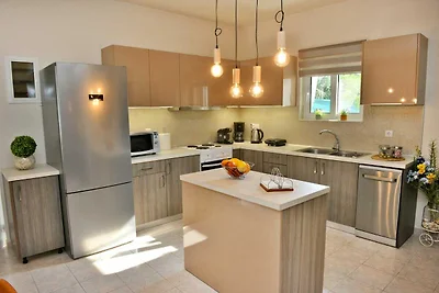 Elegante villa met zwembad en tuin in...