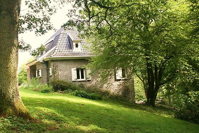 Gemütliches Ferienhaus in Falaën mit Terrasse