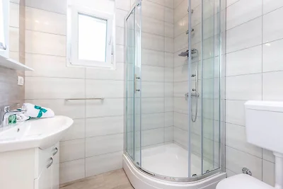 Appartement met zwembad vlakbij zee