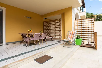 Appartamento vicino al mare con patio