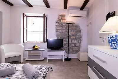 Piran Downtown Chic and Cozy Apartments - Sta...