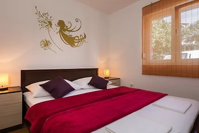 Elegant Hideaway Apartment with Pool - Two Be...