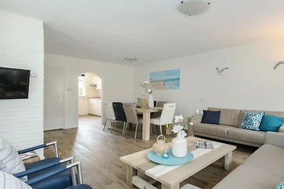 Ferienhaus in Nes mit Schwimmbecken