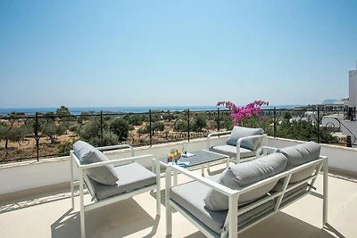 Villa am Hang der Nähe des Strandes von...