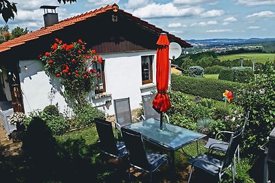 Atractiva casa de vacaciones en Langewiesen c...