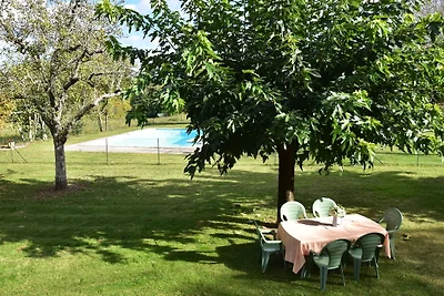 Ferienhaus in Besse mit Swimmingpool