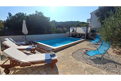 Ferienwohnung mit privatem Pool und Garten in...