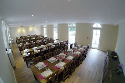 Herrenhaus in Mettet mit Garten