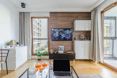Warschauer Wohnung mit ruhiger Loggia
