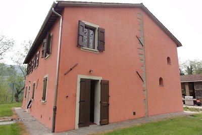 Gemütliches Ferienhaus in Tredozio mit Grill