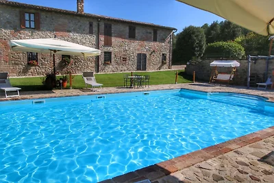Ansprechende Wohnung in Todi mit Swimmingpool